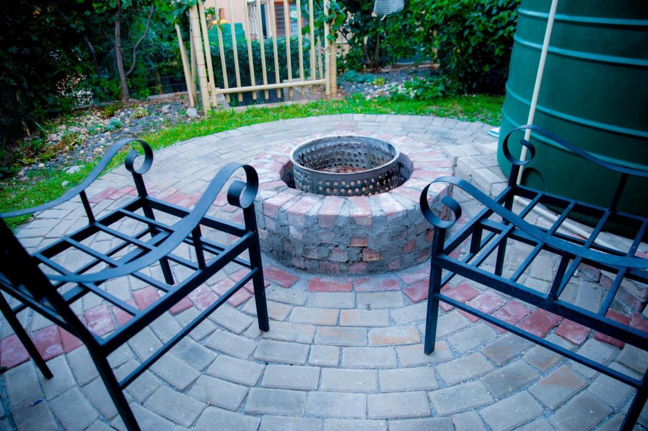 Sanctuary Aparthotel-Ac-Garden- Solar-Wi-Fi -Firepit-Park-Carport 루사카 외부 사진
