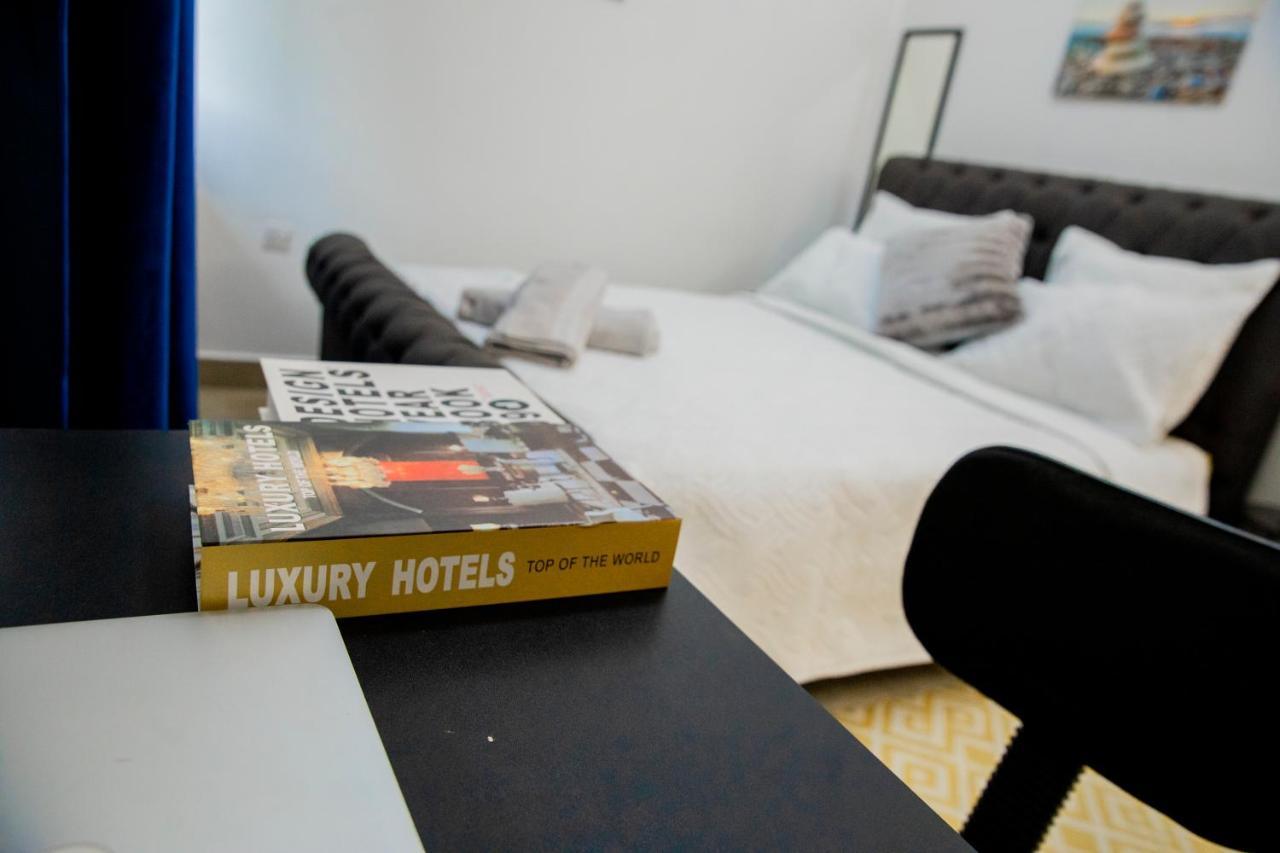 Sanctuary Aparthotel-Ac-Garden- Solar-Wi-Fi -Firepit-Park-Carport 루사카 외부 사진
