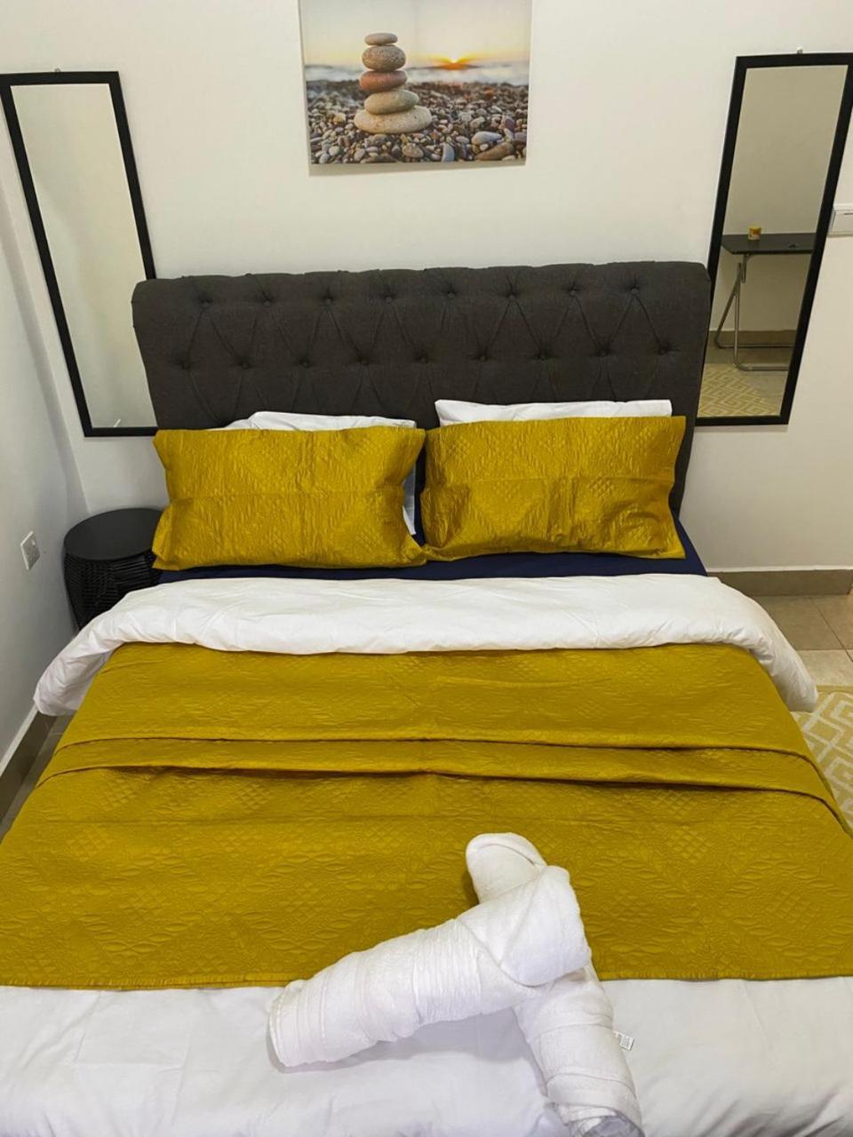 Sanctuary Aparthotel-Ac-Garden- Solar-Wi-Fi -Firepit-Park-Carport 루사카 외부 사진